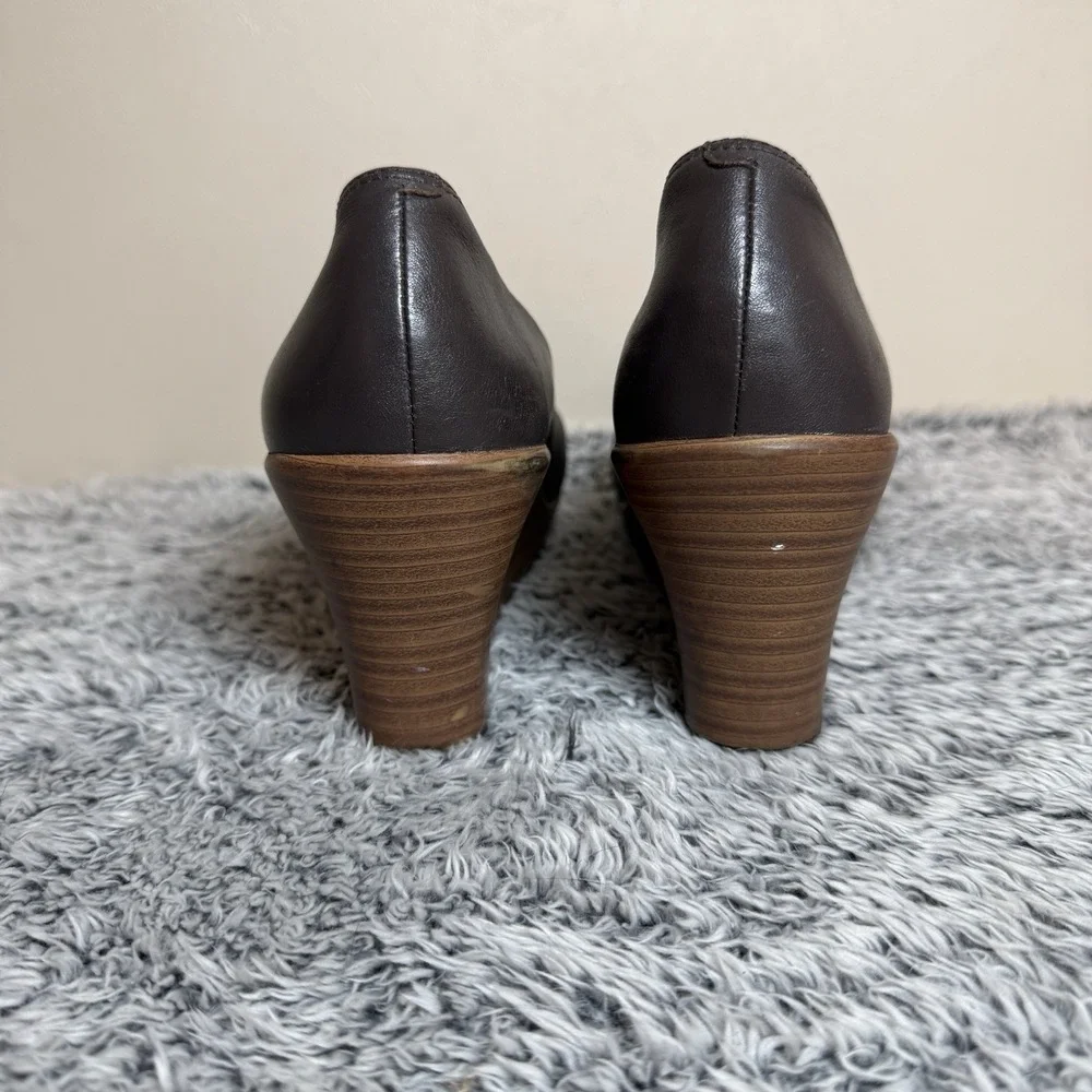 CROCS A-Leigh Closed Toe Wedge Comfort Dress Shoes Dark Brown Women's Size 9